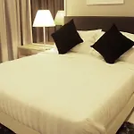 1 Tebrau Suites