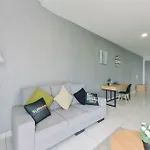 1 Tebrau Suites
