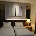1 Tebrau Suites