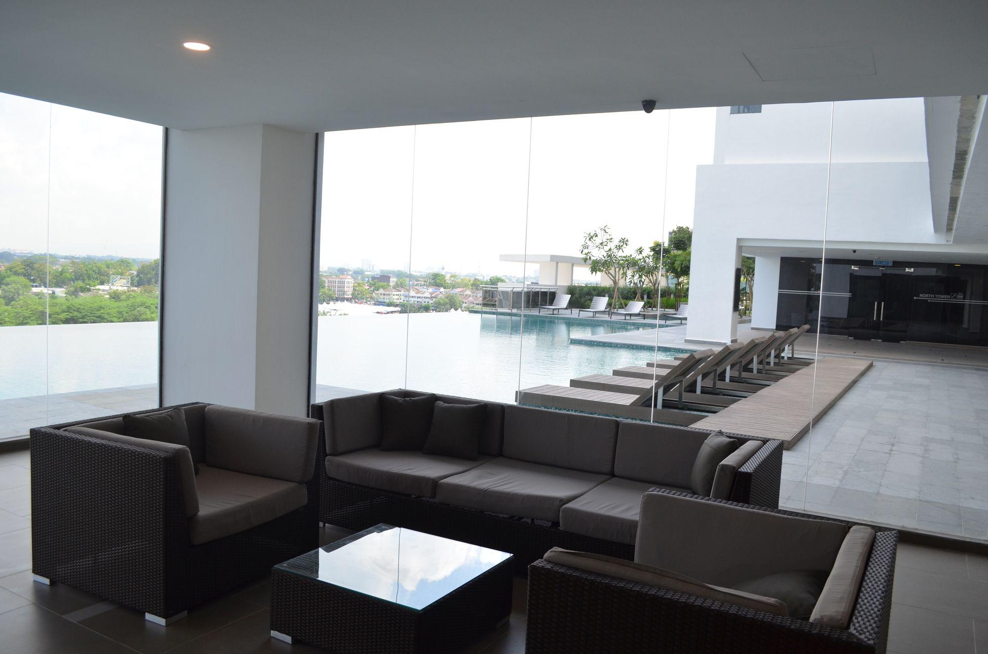 1 Tebrau Apartment