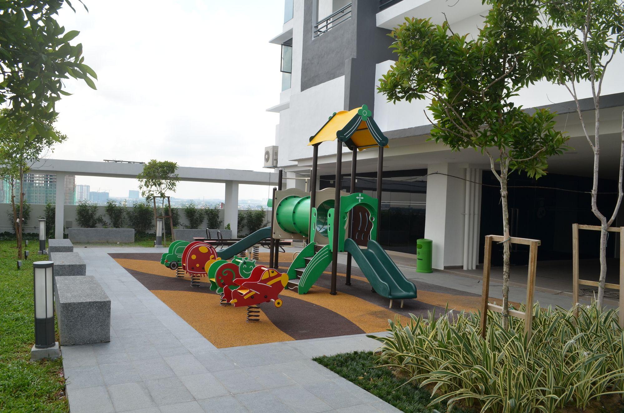 1 Tebrau Apartment